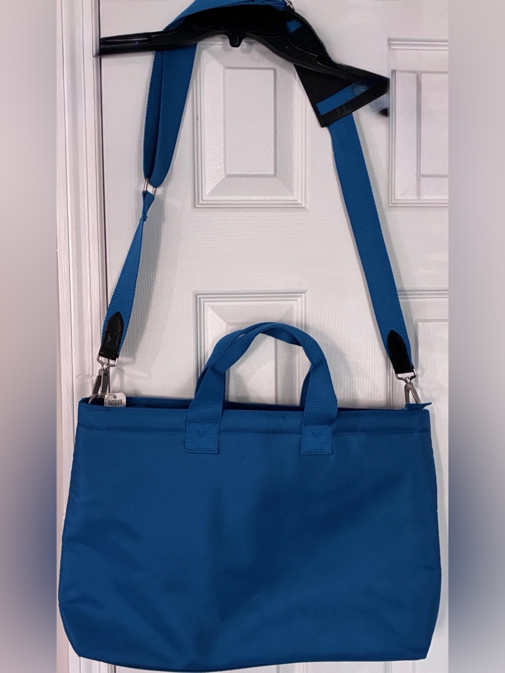 Crate & Barrel Large Business Bag. 17x12x3.5”. Adj Strap, 5 compartments 3 zips